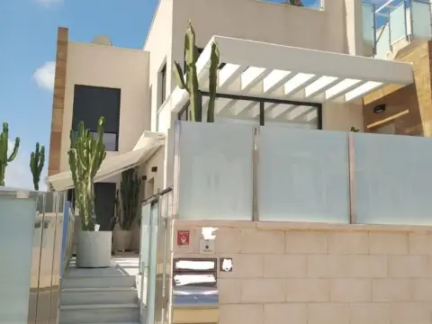 Chalet en Lomas de Cabo Roig