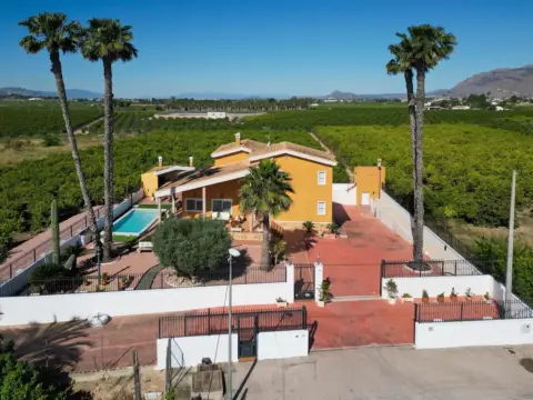 Chalet en calle Correntias Altas