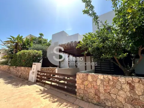 Casa pareada en Cabo de Gata, Su Alquiler Por Temporadas, Consultenos