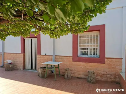 Casa pareada en calle Diseminado Aneal, nº 8
