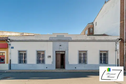Casa adosada en Avenida Estación, 3
