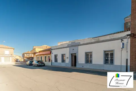 Casa adosada en Avenida Estación, 3