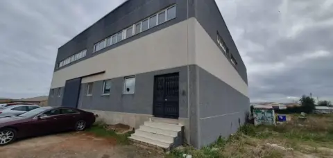 Nave industrial en calle de la Cava