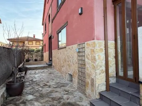 Chalet en calle del Río de La Acebeda