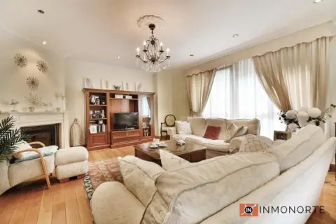 Chalet en calle de Hermandad Donantes de Sangre