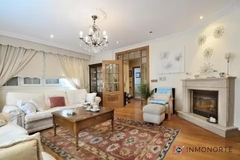 Chalet en calle de Hermandad Donantes de Sangre