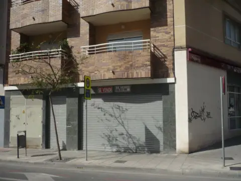 Local comercial en calle Lillo Juan