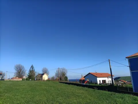 Terreno en calle Bañugues San Jorge, nº 3