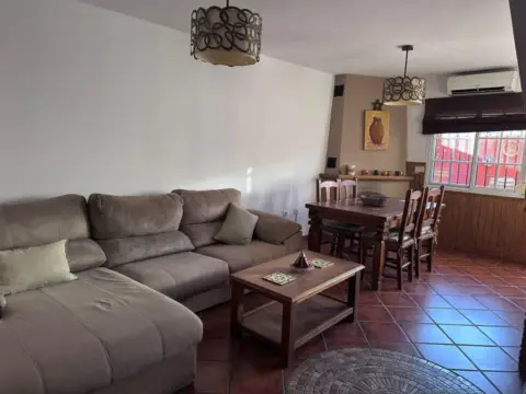 Casa adosada en Los Pinos