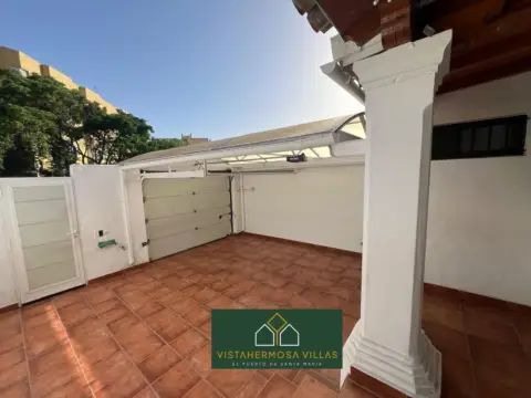 Casa adosada en calle Cigüeña