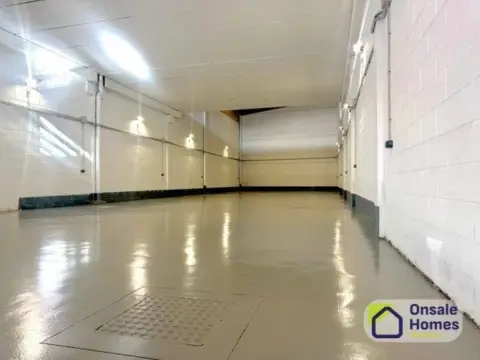 Nave industrial en Nueva Andalucía