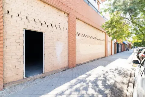 Local comercial en calle Torre de las Cabezas, 12