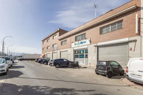 Nave industrial en calle de Juncaril