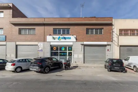 Nave industrial en calle de Juncaril