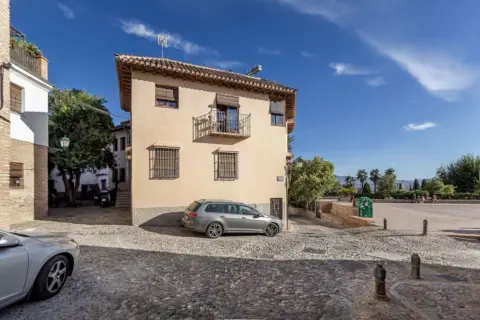Edificio en Placeta del Cristo de las Azucenas