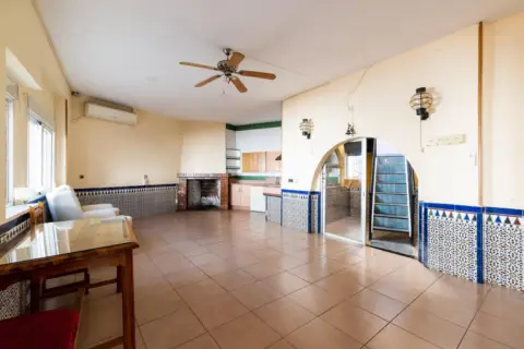 Casa adosada en calle de Rosa, 1