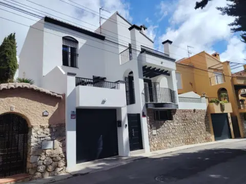 Casa adosada en calle Blasco Ibáñez