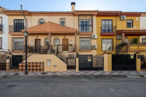 Casa adosada en Vega de Granada Zona Noroeste