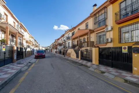 Casa adosada en Vega de Granada Zona Noroeste