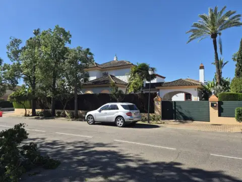 Chalet en Avenida de los Sauces