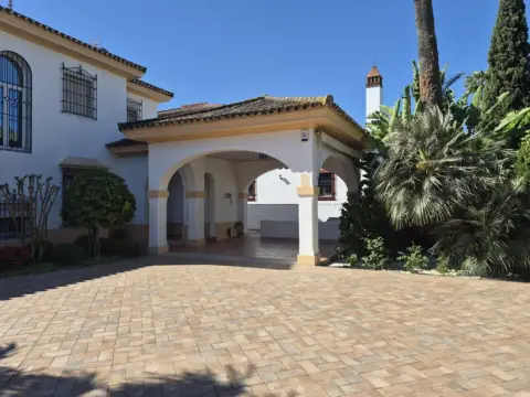 Chalet en Avenida de los Sauces