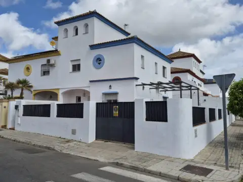 Casa pareada en calle Orden de Los Templarios