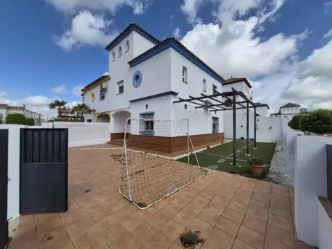 Casa pareada en calle Orden de Los Templarios