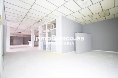 Local comercial en Avenida Senyera, 11