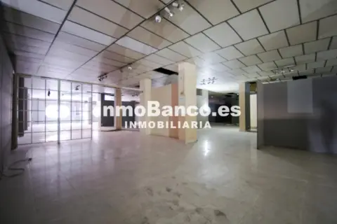 Local comercial en Avenida Senyera, 11