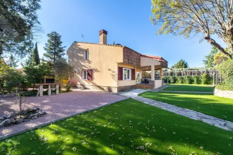 Chalet en calle Navamadroño