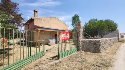 Almacén en calle de la Onza