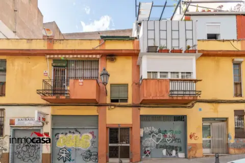 Edificio en Cartuja