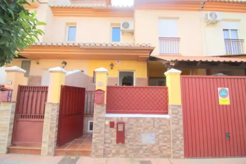 Casa adosada en calle de Játiva