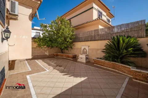 Casa adosada en calle de la Violeta