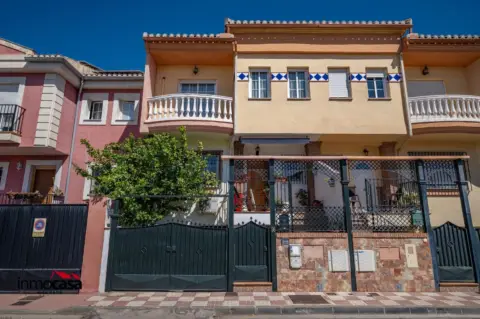Casa adosada en calle de Dámaso Alonso