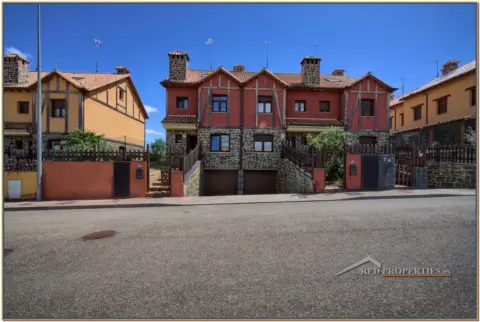 Casa adosada en calle del Barrio, 6