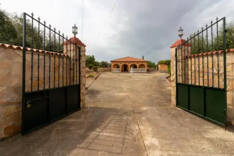 Finca rústica en calle Avenida Campomanes, nº 37
