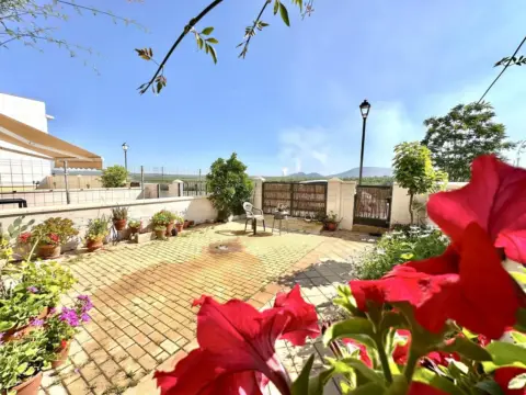 Casa adosada en calle Almeria