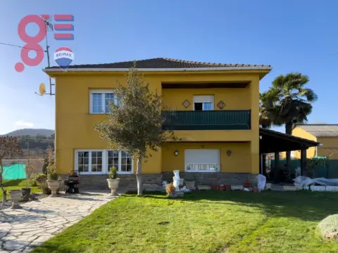 Chalet en calle de Santalla de Oscos, 179