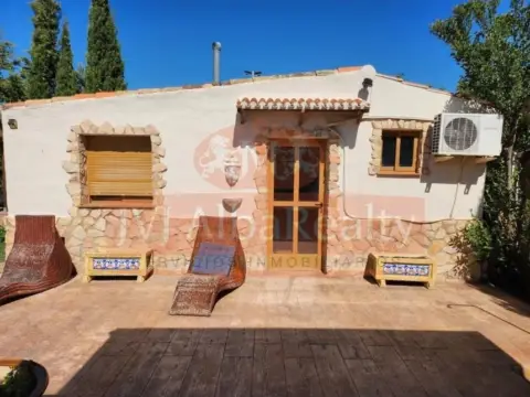Chalet en Barrios Periféricos - Pedanías
