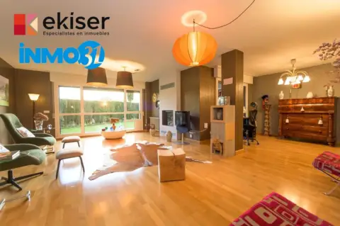 Casa pareada en calle Concejo de Zia