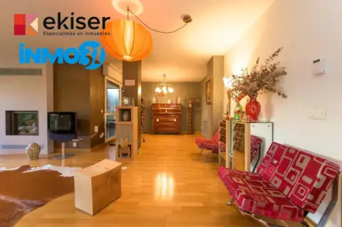 Casa pareada en calle Concejo de Zia