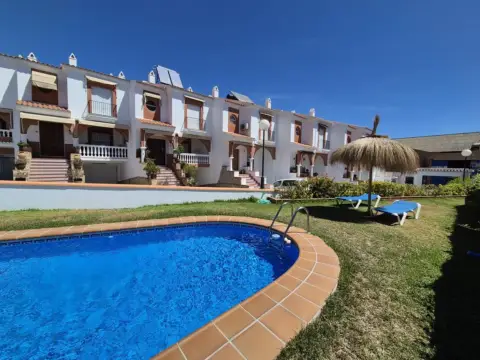 Casa adosada en Carretera al Suspiro del Moro, 13