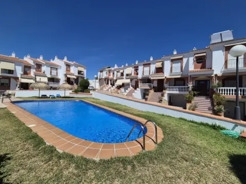 Casa adosada en Carretera al Suspiro del Moro, 13