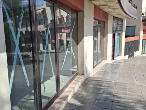 Local comercial en Avenida de Juan Carlos I, 14