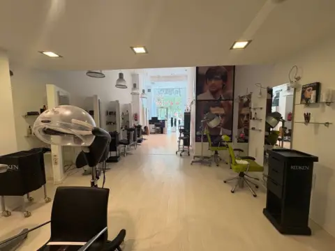 Local comercial en calle de Esteban Saez Alvarado