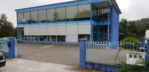 Nave industrial en calle Ou-0517