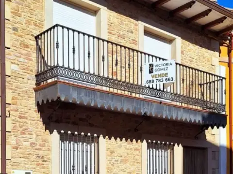 Terraced house in calle de José Antonio Caballero, 9