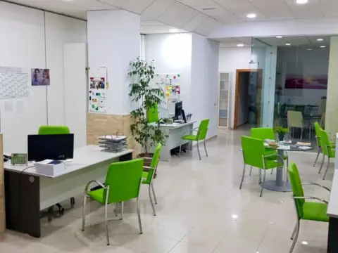 Local comercial en Avenida