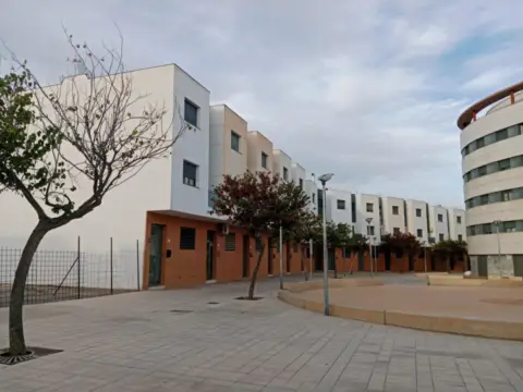 Casa adosada en Plaza Pompeya, 5
